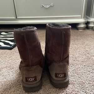 Women’s Chocolate Classic UGG boots mid condition